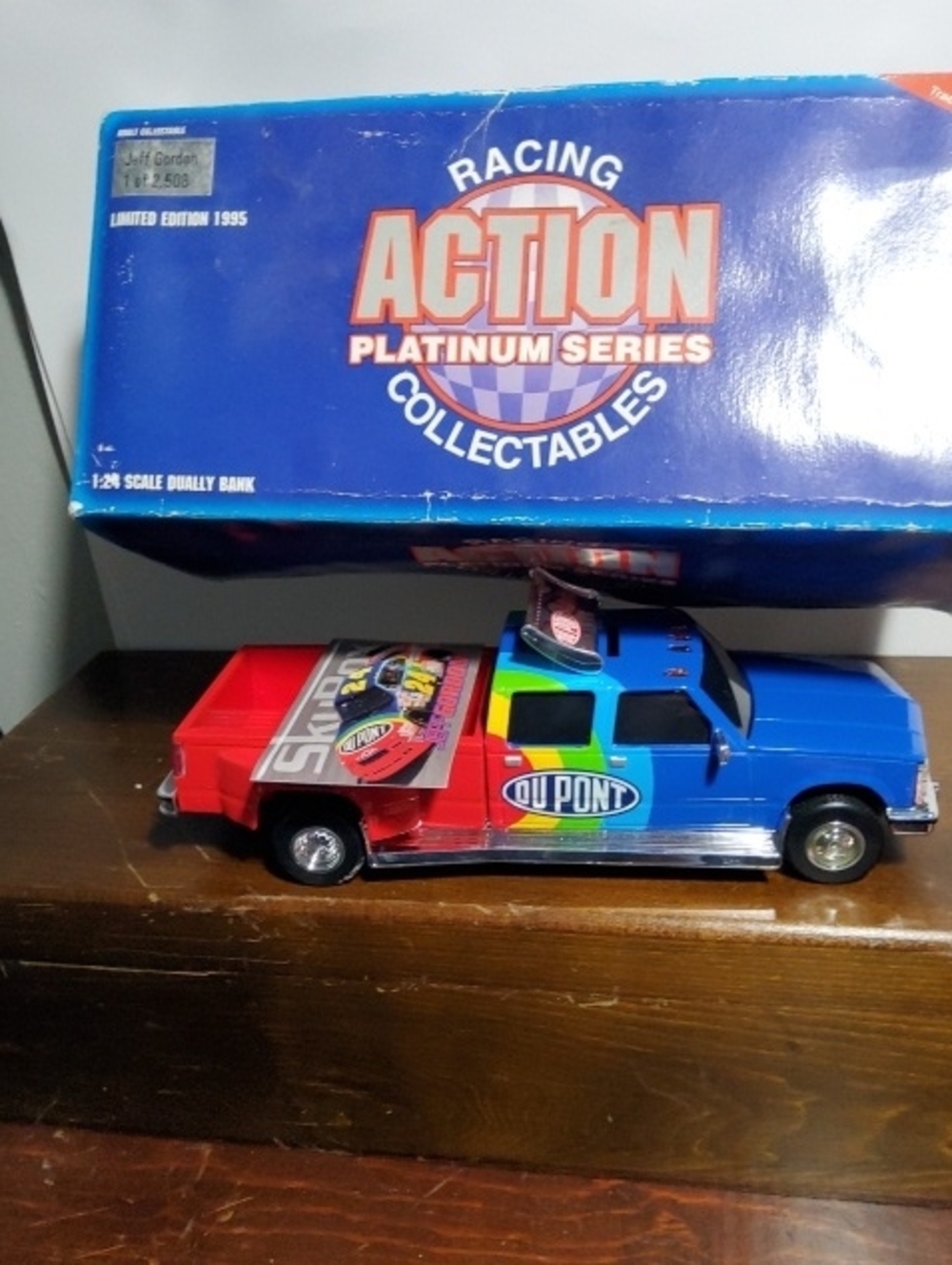 Jeff Gordon 1998 Chevy Diecast Metal Bank. - Picture 8 of 8